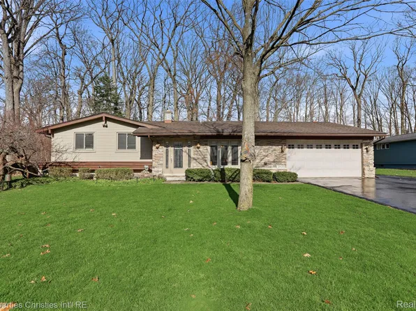 2835 Aspen Ln, Bloomfield Hills, MI 48302