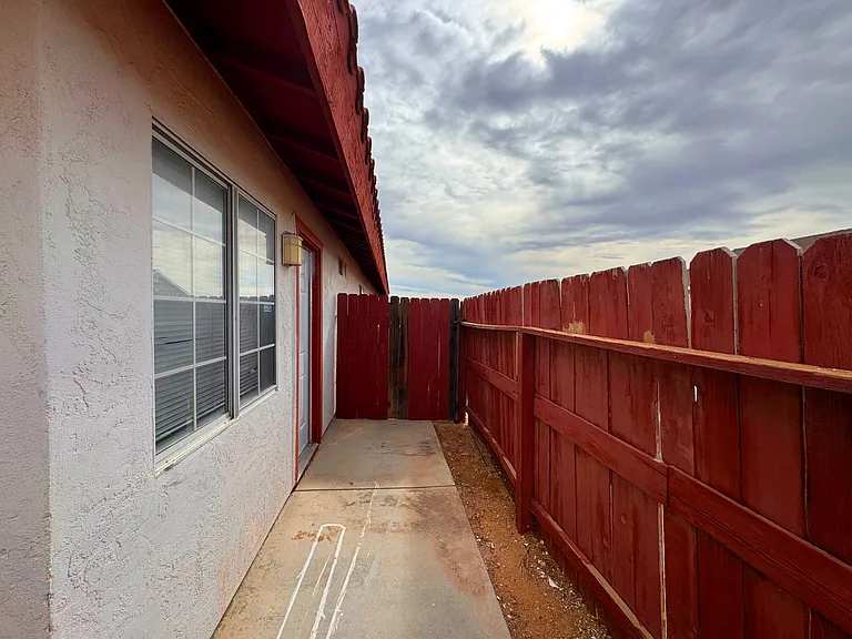 9633 N Loop Blvd #B — Photo 11