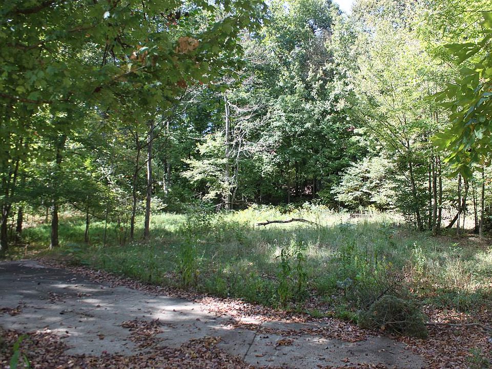 2nd image of 15 Briarwood Cir