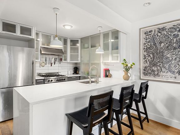 5th image of 143 Meserole St APT 1A