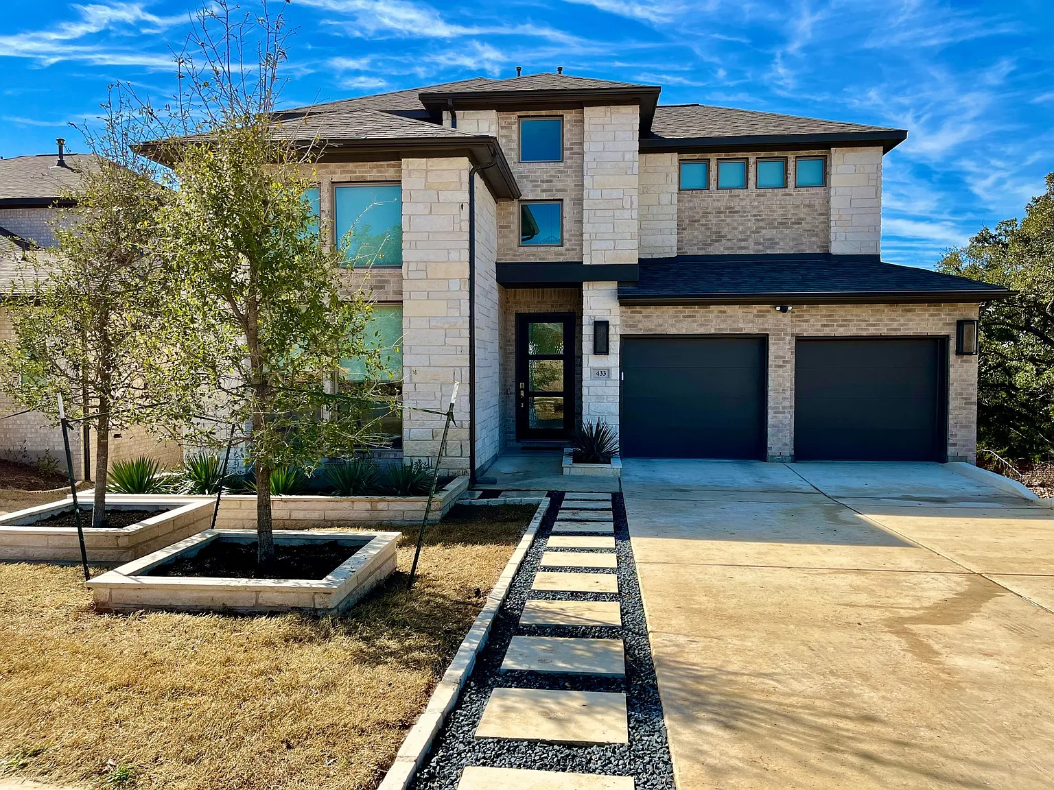 4 bed, 2561 sqft, $2,950 — Photo 1