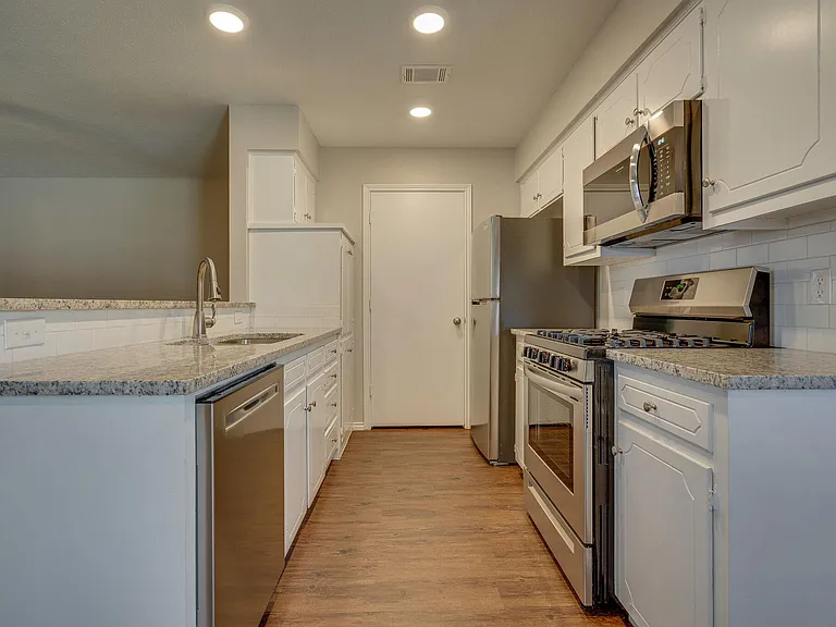 1233 Cordell St — Photo 7