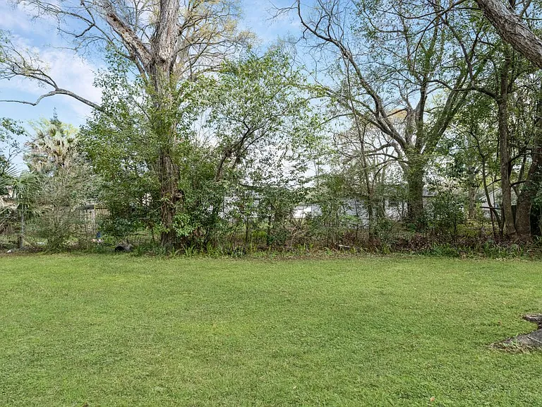 1227 Dena St — Photo 16