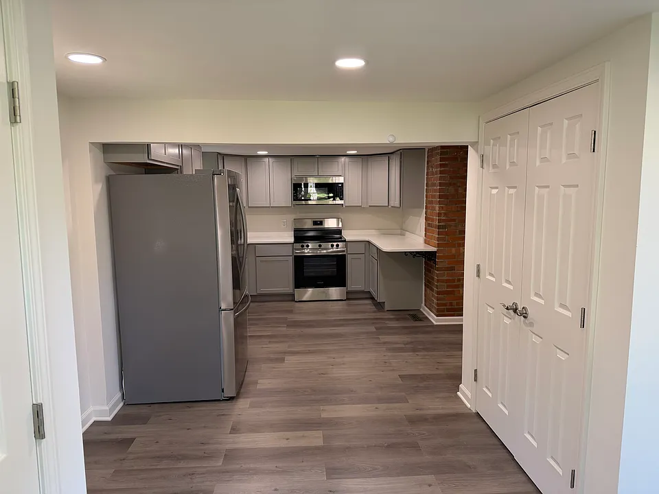 1403 Defense Hwy