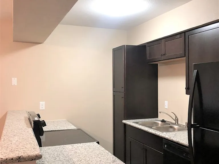 704 Ave B, La Marque — Photo 4