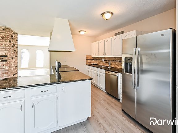 2nd image of 2803 Kingfisher Dr