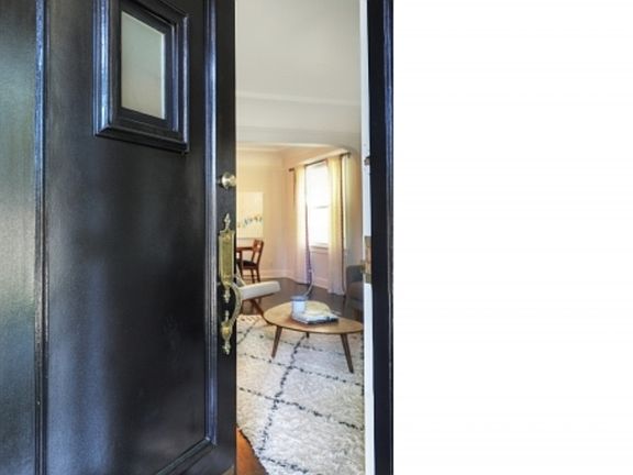 3rd image of 415 N Niagara St