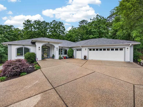 65 Loyola Dr, Hot Springs Village, AR 71909