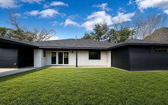 4th image of 7915 S Braeswood Blvd