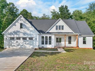 1182 Cape Hickory Rd, Hickory, NC 28601