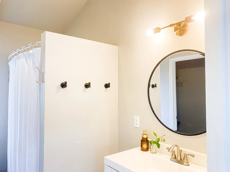 15-1724 6th Ave #4 — Photo 4