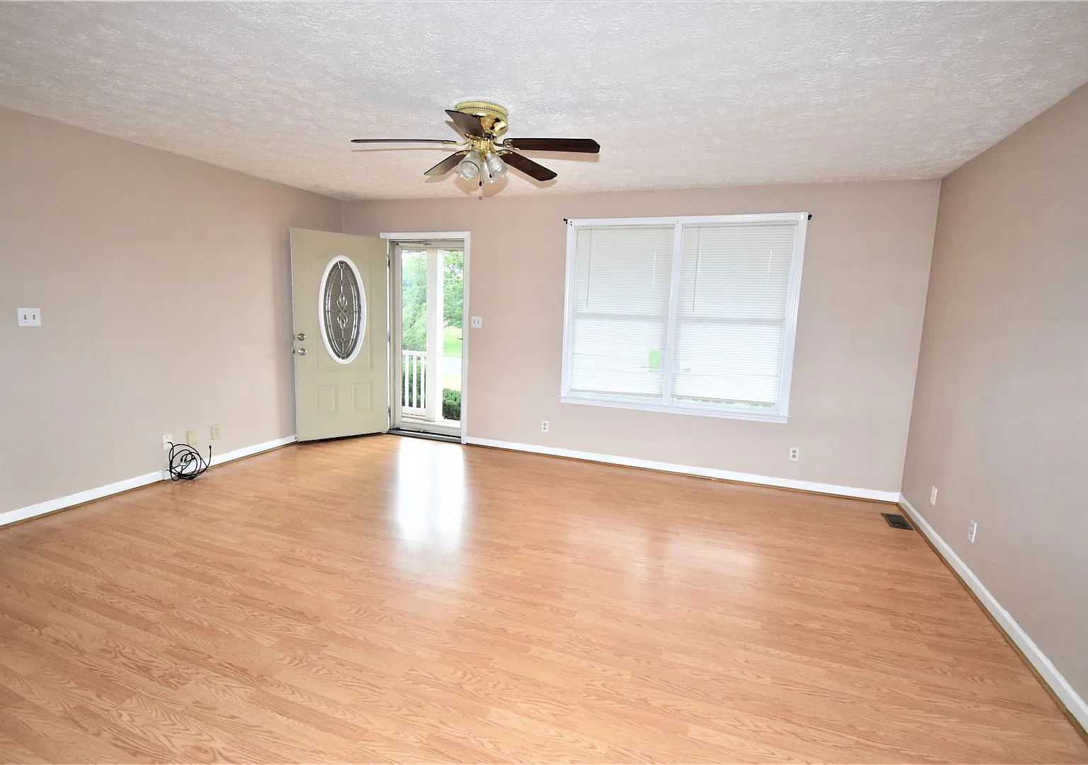 3 Bedroom Pet Friendly Home For Rent Near Dover Crossing! — Photo 4