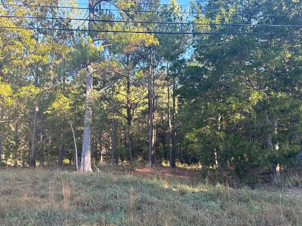 9 Country Club Dr, Tullahoma, TN 37388