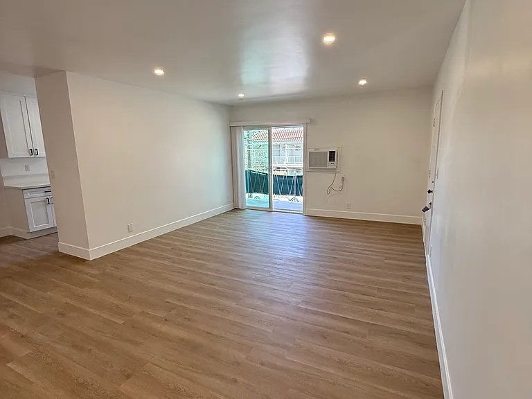 14254 Burbank Blvd #8 — Photo 2