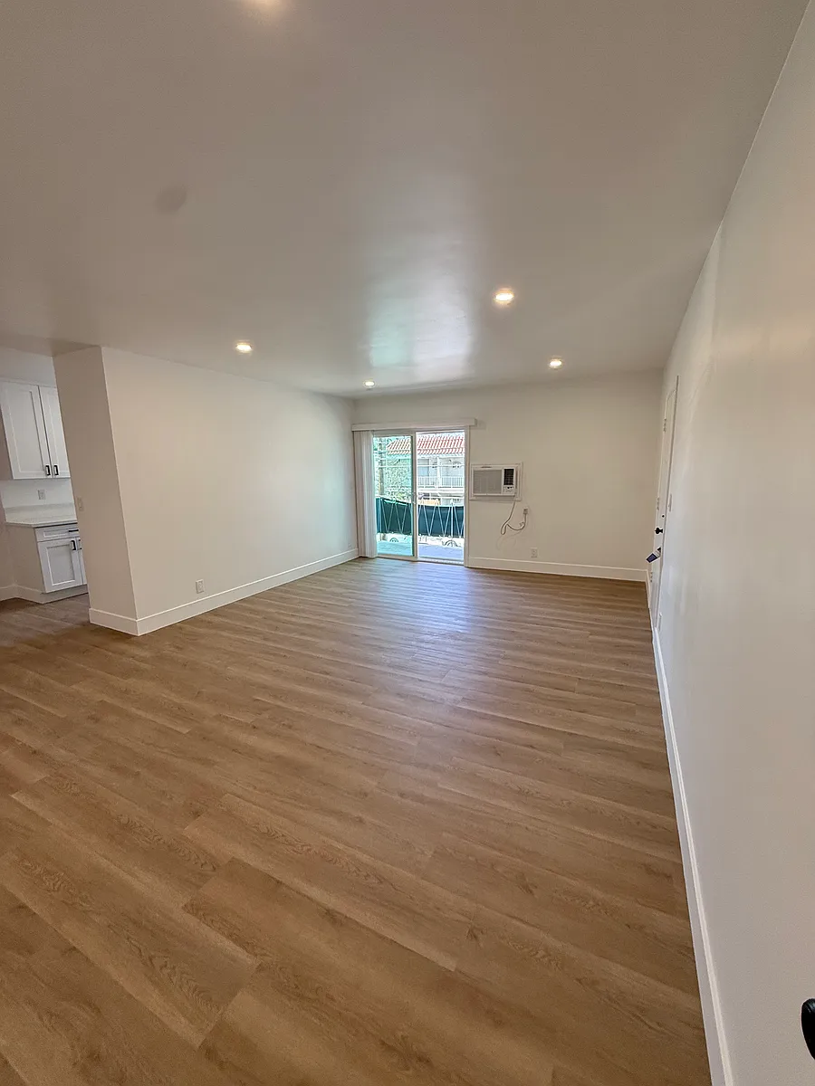 Building Photo - 14254 Burbank Blvd #8
