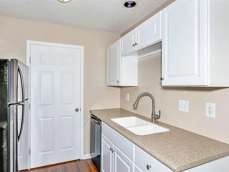 539 S Robin Rd #C — Photo 6