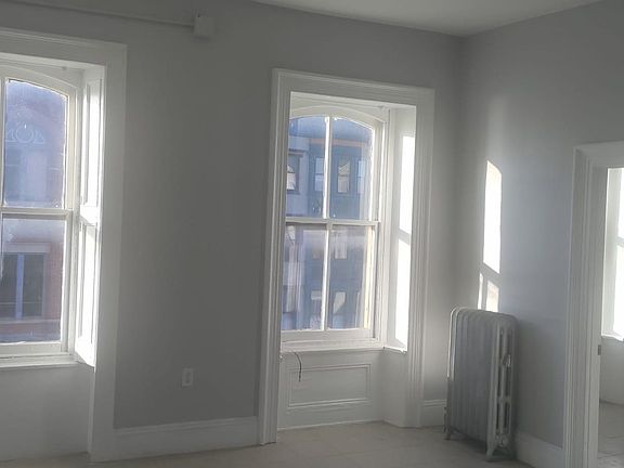 3rd image of 115 Northampton St #11
