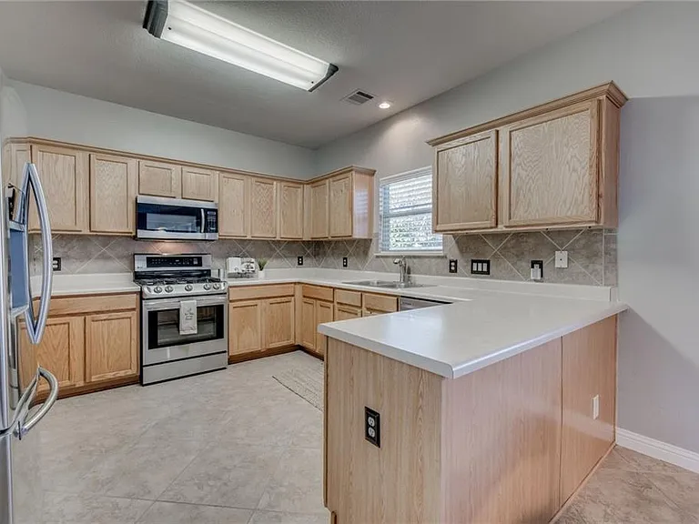1405 Faustino Cv — Photo 35