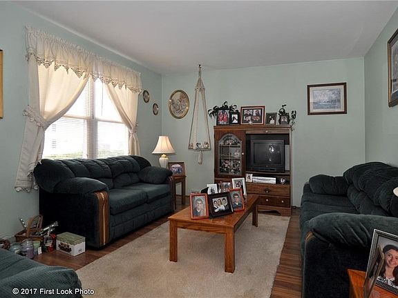 2nd image of 15 Taylor Dr E