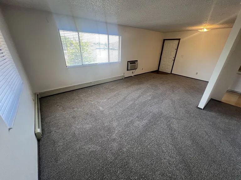 2511 W 27th St #3 — Photo 4