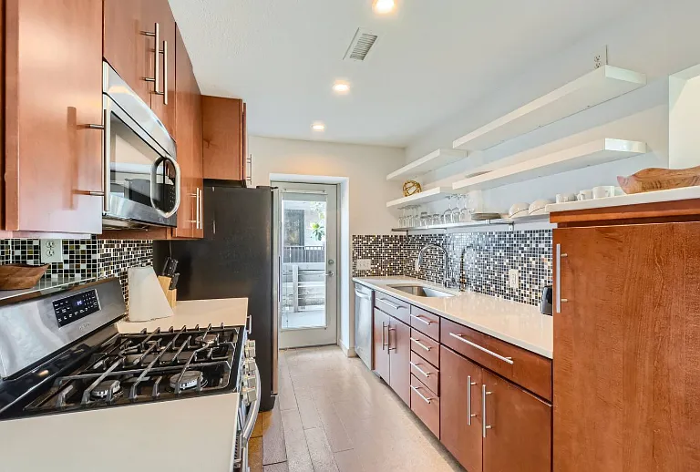 5808 Oram St #201 — Photo 9