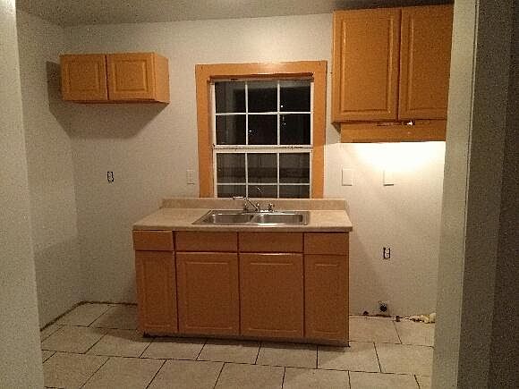 Kitchen. New refriderator and stove have been installed 