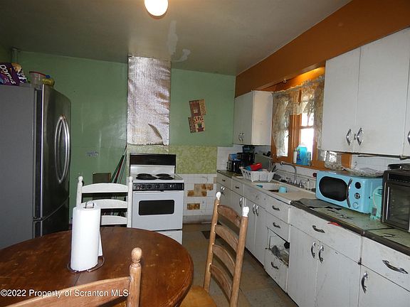 5th image of 349-351 E Elm St