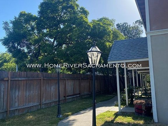 2nd image of 1116 Evelyn Ln