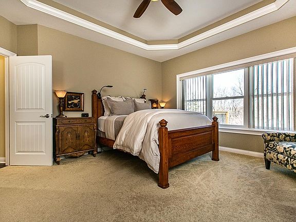 5th image of 15453 White Oak Dr
