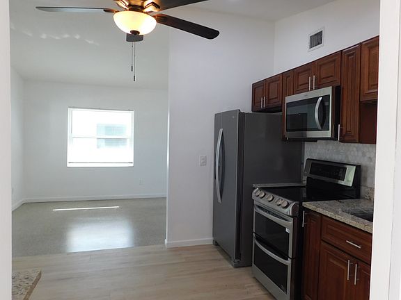 4th image of 1809 Highland Ave #1821