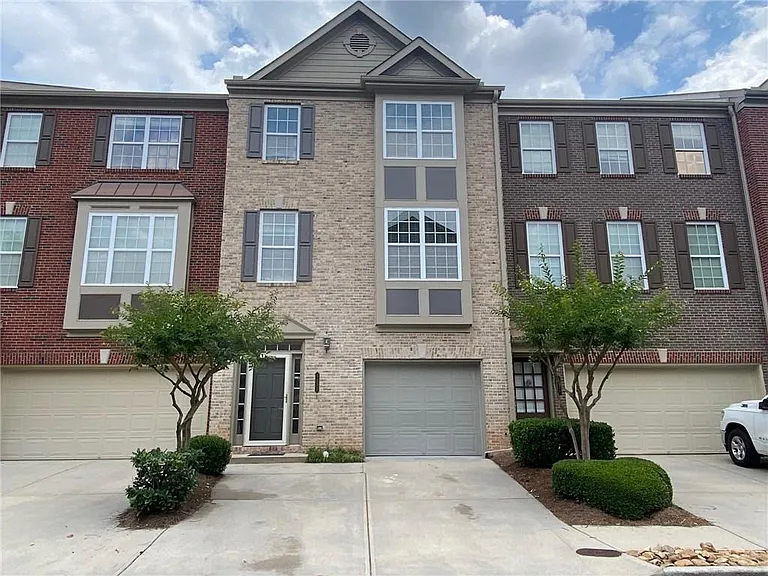 3231 Greenwood Oak Dr — Photo 1