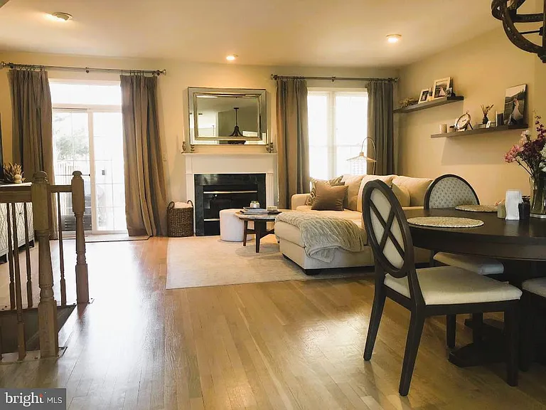 1303 Park Garden Ln — Photo 5