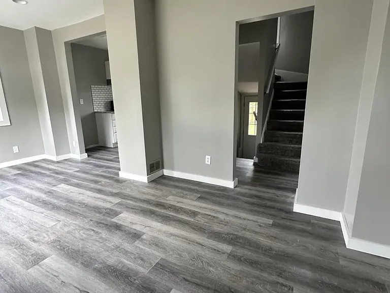 716 Weller Ave — Photo 3