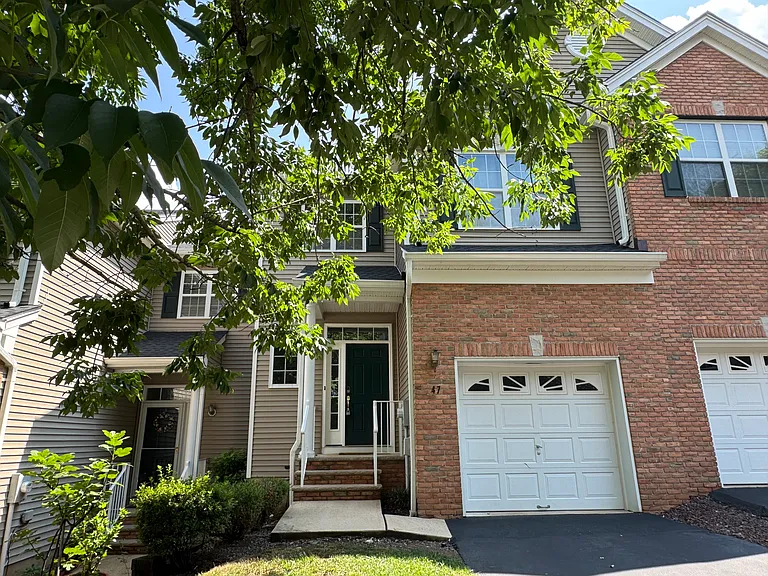 47 Hoover Ave — Photo 2