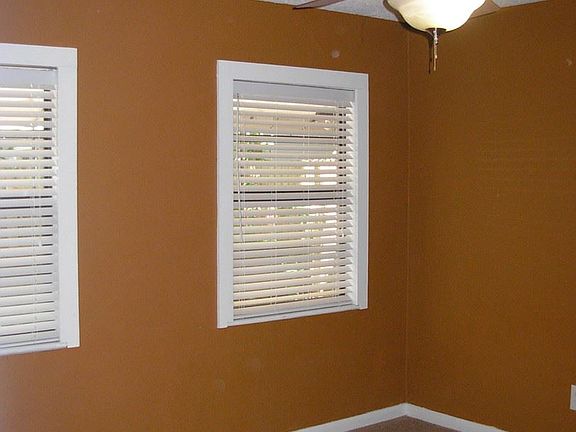 3rd image of 18 N Mills Ave