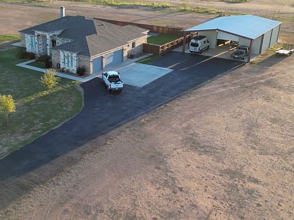 3rd image of 1015 Hill Country Dr