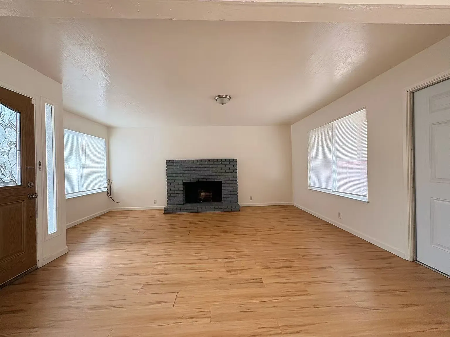 3 bed, 1.5 bath, 2100 sqft, $3,550 — Photo 2