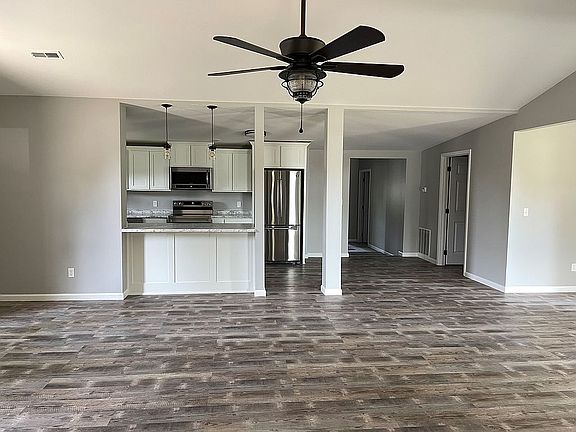 4th image of 908 Tyler St