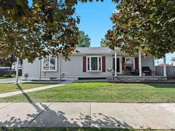 1100 Lincoln St, Wyandotte, MI 48192
