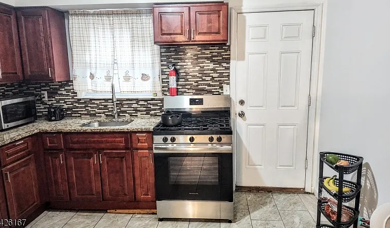 8 Van Nostrand Ave — Photo 7