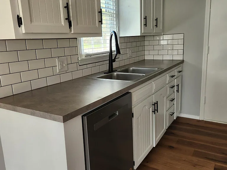 1106 W Wayland St — Photo 14