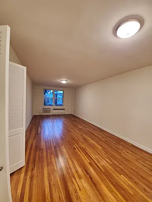 Rented by NYC Realty Brokers LLC | media 7