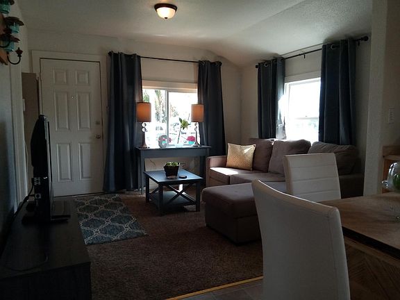 5th image of 633 N Oakview Ave
