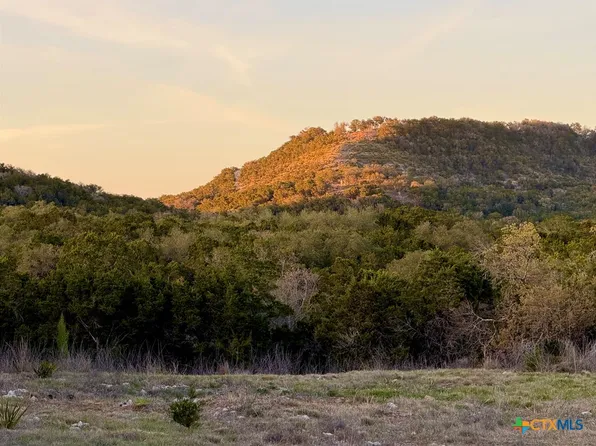 869 Flaman Rd, Canyon Lake, TX 78133