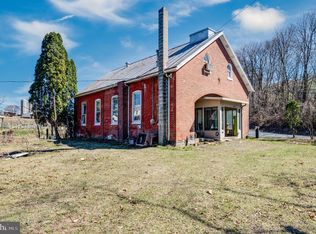 1193 Windsor Castle Rd, Hamburg, PA 19526