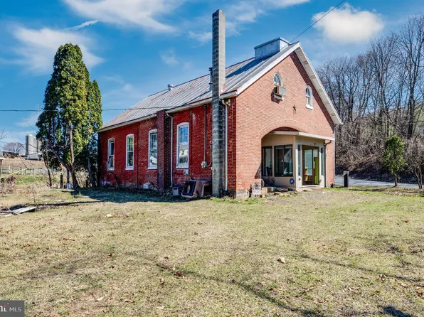 1193 Windsor Castle Rd, Hamburg, PA 19526