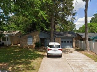 107 Berry Dr, Wake Village, TX 75501