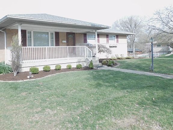 3rd image of 2893 Chardale Ct