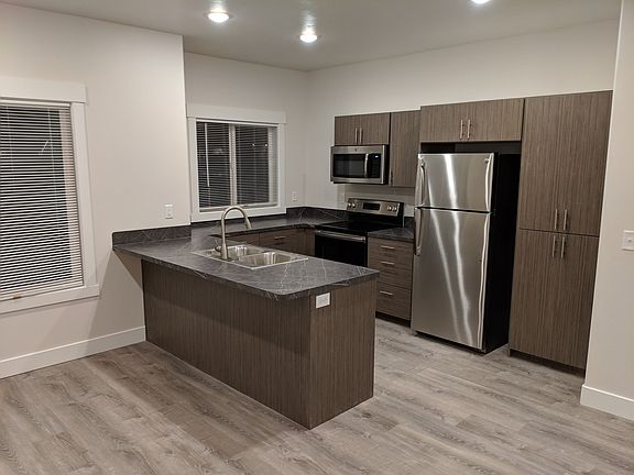2nd image of 425 S 3 W #8101
