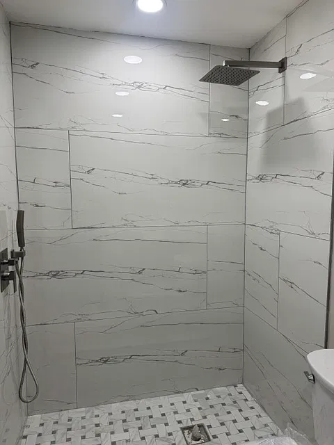 3 bed, 888 sqft, $2,300 — Photo 2